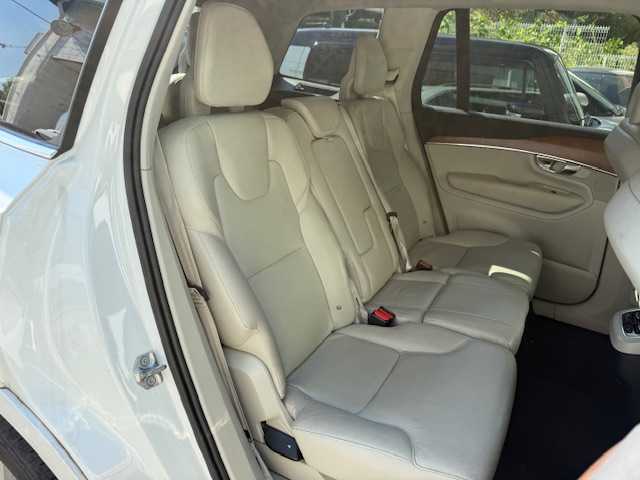 ボルボ ＸＣ９０ T5 AWD モーメンタム 大阪府 2016(平28)年 6.3万km クリスタルホワイトP /禁煙車//9インチタッチスクリーンナビ/・FM・AM・CD・フルセグTV・Applecarplay・AndroidAuto//本革シート(ブロンド)//前席シートヒーター//アダプティブクルーズコントロール//レーンキープエイド//ブラインドスポットインフォシステム//ロードサインインフォメーション//ドライブアラートコントロール//フロント・サイド・バック・全方位カメラ//LEDヘッドライト//フルアクティブハイビーム//ハンズフリーパワーバックドア//ルーフレール//前後ドラレコ//保証書//取扱説明書//スペアキー