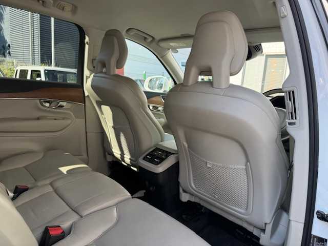 ボルボ ＸＣ９０ T5 AWD モーメンタム 大阪府 2016(平28)年 6.3万km クリスタルホワイトP /禁煙車//9インチタッチスクリーンナビ/・FM・AM・CD・フルセグTV・Applecarplay・AndroidAuto//本革シート(ブロンド)//前席シートヒーター//アダプティブクルーズコントロール//レーンキープエイド//ブラインドスポットインフォシステム//ロードサインインフォメーション//ドライブアラートコントロール//フロント・サイド・バック・全方位カメラ//LEDヘッドライト//フルアクティブハイビーム//ハンズフリーパワーバックドア//ルーフレール//前後ドラレコ//保証書//取扱説明書//スペアキー