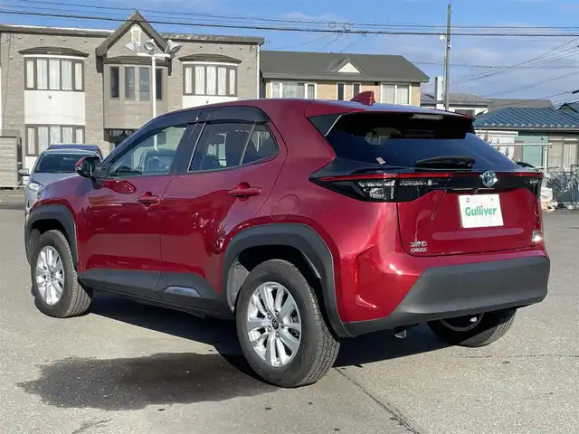 トヨタ ヤリスクロス ハイブリッド G 道央・札幌 2023(令5)年 0.5万km センシュアルレッドマイカ ワンオーナー/純正ナビ(AM/FM/BT/USB)/バックカメラ/全方位モニター/ウィンカーミラー/クルーズコントロール(追従走行あり)/ドアバイザー/プッシュスタート/オートライト/オートマチックハイビーム/フォグランプ/オートブレーキホールド/防眩ミラー/レーンキープアシスト/横滑り防止装置/ダウンヒルアシストコントロール/盗難防止装置/DRIVE MODE/EV MODE/積込冬タイヤ/　　（205/65R16 社外AW 22年製溝7mm）