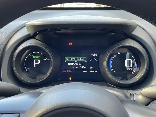 トヨタ ヤリスクロス ハイブリッド G 道央・札幌 2023(令5)年 0.5万km センシュアルレッドマイカ ワンオーナー/純正ナビ(AM/FM/BT/USB)/バックカメラ/全方位モニター/ウィンカーミラー/クルーズコントロール(追従走行あり)/ドアバイザー/プッシュスタート/オートライト/オートマチックハイビーム/フォグランプ/オートブレーキホールド/防眩ミラー/レーンキープアシスト/横滑り防止装置/ダウンヒルアシストコントロール/盗難防止装置/DRIVE MODE/EV MODE/積込冬タイヤ/　　（205/65R16 社外AW 22年製溝7mm）