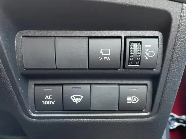 トヨタ ヤリスクロス ハイブリッド G 道央・札幌 2023(令5)年 0.5万km センシュアルレッドマイカ ワンオーナー/純正ナビ(AM/FM/BT/USB)/バックカメラ/全方位モニター/ウィンカーミラー/クルーズコントロール(追従走行あり)/ドアバイザー/プッシュスタート/オートライト/オートマチックハイビーム/フォグランプ/オートブレーキホールド/防眩ミラー/レーンキープアシスト/横滑り防止装置/ダウンヒルアシストコントロール/盗難防止装置/DRIVE MODE/EV MODE/積込冬タイヤ/　　（205/65R16 社外AW 22年製溝7mm）