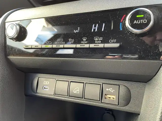 トヨタ ヤリスクロス ハイブリッド G 道央・札幌 2023(令5)年 0.5万km センシュアルレッドマイカ ワンオーナー/純正ナビ(AM/FM/BT/USB)/バックカメラ/全方位モニター/ウィンカーミラー/クルーズコントロール(追従走行あり)/ドアバイザー/プッシュスタート/オートライト/オートマチックハイビーム/フォグランプ/オートブレーキホールド/防眩ミラー/レーンキープアシスト/横滑り防止装置/ダウンヒルアシストコントロール/盗難防止装置/DRIVE MODE/EV MODE/積込冬タイヤ/　　（205/65R16 社外AW 22年製溝7mm）