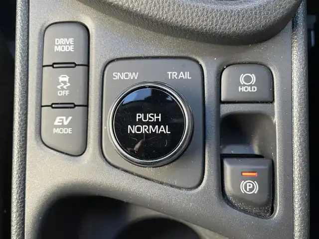 トヨタ ヤリスクロス ハイブリッド G 道央・札幌 2023(令5)年 0.5万km センシュアルレッドマイカ ワンオーナー/純正ナビ(AM/FM/BT/USB)/バックカメラ/全方位モニター/ウィンカーミラー/クルーズコントロール(追従走行あり)/ドアバイザー/プッシュスタート/オートライト/オートマチックハイビーム/フォグランプ/オートブレーキホールド/防眩ミラー/レーンキープアシスト/横滑り防止装置/ダウンヒルアシストコントロール/盗難防止装置/DRIVE MODE/EV MODE/積込冬タイヤ/　　（205/65R16 社外AW 22年製溝7mm）