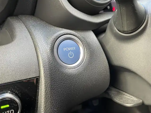 トヨタ ヤリスクロス ハイブリッド G 道央・札幌 2023(令5)年 0.5万km センシュアルレッドマイカ ワンオーナー/純正ナビ(AM/FM/BT/USB)/バックカメラ/全方位モニター/ウィンカーミラー/クルーズコントロール(追従走行あり)/ドアバイザー/プッシュスタート/オートライト/オートマチックハイビーム/フォグランプ/オートブレーキホールド/防眩ミラー/レーンキープアシスト/横滑り防止装置/ダウンヒルアシストコントロール/盗難防止装置/DRIVE MODE/EV MODE/積込冬タイヤ/　　（205/65R16 社外AW 22年製溝7mm）