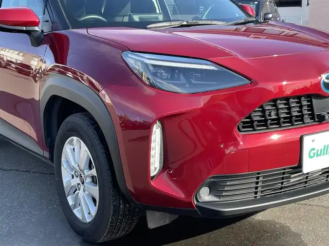 トヨタ ヤリスクロス ハイブリッド G 道央・札幌 2023(令5)年 0.5万km センシュアルレッドマイカ ワンオーナー/純正ナビ(AM/FM/BT/USB)/バックカメラ/全方位モニター/ウィンカーミラー/クルーズコントロール(追従走行あり)/ドアバイザー/プッシュスタート/オートライト/オートマチックハイビーム/フォグランプ/オートブレーキホールド/防眩ミラー/レーンキープアシスト/横滑り防止装置/ダウンヒルアシストコントロール/盗難防止装置/DRIVE MODE/EV MODE/積込冬タイヤ/　　（205/65R16 社外AW 22年製溝7mm）