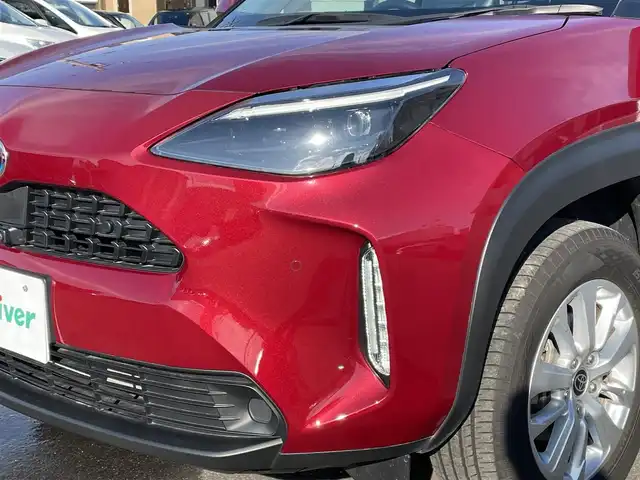 トヨタ ヤリスクロス ハイブリッド G 道央・札幌 2023(令5)年 0.5万km センシュアルレッドマイカ ワンオーナー/純正ナビ(AM/FM/BT/USB)/バックカメラ/全方位モニター/ウィンカーミラー/クルーズコントロール(追従走行あり)/ドアバイザー/プッシュスタート/オートライト/オートマチックハイビーム/フォグランプ/オートブレーキホールド/防眩ミラー/レーンキープアシスト/横滑り防止装置/ダウンヒルアシストコントロール/盗難防止装置/DRIVE MODE/EV MODE/積込冬タイヤ/　　（205/65R16 社外AW 22年製溝7mm）