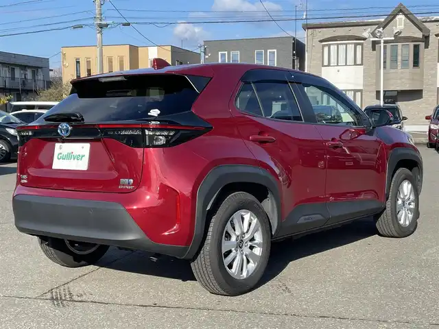 トヨタ ヤリスクロス ハイブリッド G 道央・札幌 2023(令5)年 0.5万km センシュアルレッドマイカ ワンオーナー/純正ナビ(AM/FM/BT/USB)/バックカメラ/全方位モニター/ウィンカーミラー/クルーズコントロール(追従走行あり)/ドアバイザー/プッシュスタート/オートライト/オートマチックハイビーム/フォグランプ/オートブレーキホールド/防眩ミラー/レーンキープアシスト/横滑り防止装置/ダウンヒルアシストコントロール/盗難防止装置/DRIVE MODE/EV MODE/積込冬タイヤ/　　（205/65R16 社外AW 22年製溝7mm）