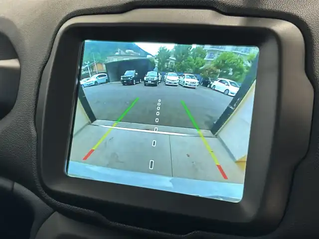クライスラー・ジープ ジープ レネゲード リミテッド 福岡県 2020(令2)年 4.3万km 白 黒革　/ＡＣＣ／ＢＳＭ　/純正ナビ／ＴＶ　/Ｂｌｕｅｔｏｏｔｈ　/Ｂカメラ　/前席パワーシート　/シートヒーター　/ＡＳＳＵＲＡ（ＡＲ－２）セーフティーレーダー　/社外１７インチＡＷ（純正ＡＷあり） /オートライト