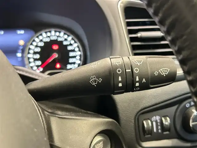 クライスラー・ジープ ジープ レネゲード リミテッド 福岡県 2020(令2)年 4.3万km 白 黒革　/ＡＣＣ／ＢＳＭ　/純正ナビ／ＴＶ　/Ｂｌｕｅｔｏｏｔｈ　/Ｂカメラ　/前席パワーシート　/シートヒーター　/ＡＳＳＵＲＡ（ＡＲ－２）セーフティーレーダー　/社外１７インチＡＷ（純正ＡＷあり） /オートライト