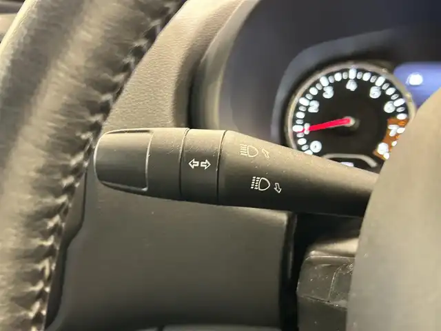 クライスラー・ジープ ジープ レネゲード リミテッド 福岡県 2020(令2)年 4.3万km 白 黒革　/ＡＣＣ／ＢＳＭ　/純正ナビ／ＴＶ　/Ｂｌｕｅｔｏｏｔｈ　/Ｂカメラ　/前席パワーシート　/シートヒーター　/ＡＳＳＵＲＡ（ＡＲ－２）セーフティーレーダー　/社外１７インチＡＷ（純正ＡＷあり） /オートライト