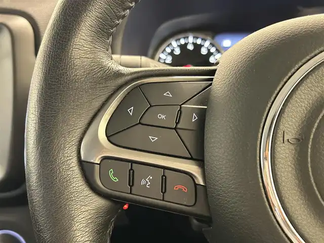 クライスラー・ジープ ジープ レネゲード リミテッド 福岡県 2020(令2)年 4.3万km 白 黒革　/ＡＣＣ／ＢＳＭ　/純正ナビ／ＴＶ　/Ｂｌｕｅｔｏｏｔｈ　/Ｂカメラ　/前席パワーシート　/シートヒーター　/ＡＳＳＵＲＡ（ＡＲ－２）セーフティーレーダー　/社外１７インチＡＷ（純正ＡＷあり） /オートライト