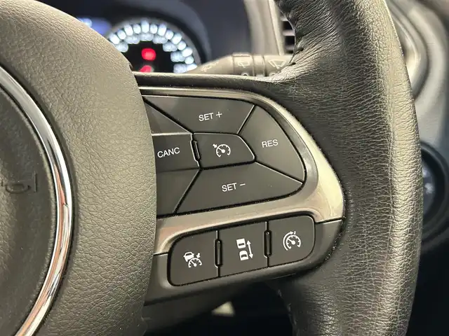 クライスラー・ジープ ジープ レネゲード リミテッド 福岡県 2020(令2)年 4.3万km 白 黒革　/ＡＣＣ／ＢＳＭ　/純正ナビ／ＴＶ　/Ｂｌｕｅｔｏｏｔｈ　/Ｂカメラ　/前席パワーシート　/シートヒーター　/ＡＳＳＵＲＡ（ＡＲ－２）セーフティーレーダー　/社外１７インチＡＷ（純正ＡＷあり） /オートライト