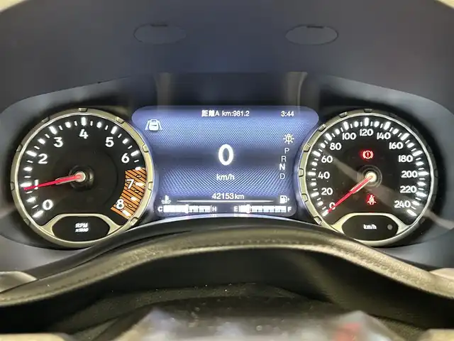 クライスラー・ジープ ジープ レネゲード リミテッド 福岡県 2020(令2)年 4.3万km 白 黒革　/ＡＣＣ／ＢＳＭ　/純正ナビ／ＴＶ　/Ｂｌｕｅｔｏｏｔｈ　/Ｂカメラ　/前席パワーシート　/シートヒーター　/ＡＳＳＵＲＡ（ＡＲ－２）セーフティーレーダー　/社外１７インチＡＷ（純正ＡＷあり） /オートライト