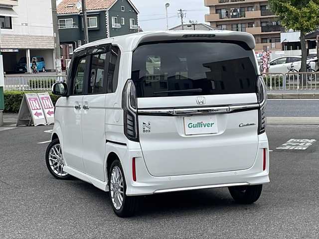 ホンダ Ｎ ＢＯＸ カスタム L ターボ 愛知県 2022(令4)年 2.6万km プラチナホワイトパール /純正ナビ//バックカメラ//フルセグTV・Bluetooth・CD・DVD・AM・FM・AUX//前後ドライブレコーダー//両側パワースライドドア//前席シートヒーター//ハーフレザーシート//アダプティブクルーズコントロール//電子パーキング//オートブレーキホールド//ETC2.0//オートリトラクトミラー//チップアップ＆ダイブダウン機構付スライドリアシート//革巻きステアリング//ステアリングスイッチ//パドルシフト//パーキングセンサーシステム//コンビニフック付きシートバックテーブル//純正フロアマット//保証書・取扱説明書・スペアキー有//ホンダセンシング/・衝突軽減ブレーキ/・誤発進抑制機能/・歩行者事故低減ステアリング/・路外逸脱抑制機能/・車線維持支援システム/・先行車発進お知らせ機能/・標識認識機能/・後方誤発進抑制機能