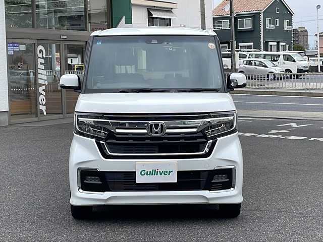 ホンダ Ｎ ＢＯＸ カスタム L ターボ 愛知県 2022(令4)年 2.6万km プラチナホワイトパール /純正ナビ//バックカメラ//フルセグTV・Bluetooth・CD・DVD・AM・FM・AUX//前後ドライブレコーダー//両側パワースライドドア//前席シートヒーター//ハーフレザーシート//アダプティブクルーズコントロール//電子パーキング//オートブレーキホールド//ETC2.0//オートリトラクトミラー//チップアップ＆ダイブダウン機構付スライドリアシート//革巻きステアリング//ステアリングスイッチ//パドルシフト//パーキングセンサーシステム//コンビニフック付きシートバックテーブル//純正フロアマット//保証書・取扱説明書・スペアキー有//ホンダセンシング/・衝突軽減ブレーキ/・誤発進抑制機能/・歩行者事故低減ステアリング/・路外逸脱抑制機能/・車線維持支援システム/・先行車発進お知らせ機能/・標識認識機能/・後方誤発進抑制機能