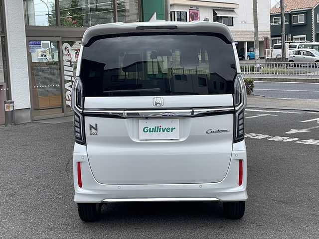 ホンダ Ｎ ＢＯＸ カスタム L ターボ 愛知県 2022(令4)年 2.6万km プラチナホワイトパール /純正ナビ//バックカメラ//フルセグTV・Bluetooth・CD・DVD・AM・FM・AUX//前後ドライブレコーダー//両側パワースライドドア//前席シートヒーター//ハーフレザーシート//アダプティブクルーズコントロール//電子パーキング//オートブレーキホールド//ETC2.0//オートリトラクトミラー//チップアップ＆ダイブダウン機構付スライドリアシート//革巻きステアリング//ステアリングスイッチ//パドルシフト//パーキングセンサーシステム//コンビニフック付きシートバックテーブル//純正フロアマット//保証書・取扱説明書・スペアキー有//ホンダセンシング/・衝突軽減ブレーキ/・誤発進抑制機能/・歩行者事故低減ステアリング/・路外逸脱抑制機能/・車線維持支援システム/・先行車発進お知らせ機能/・標識認識機能/・後方誤発進抑制機能