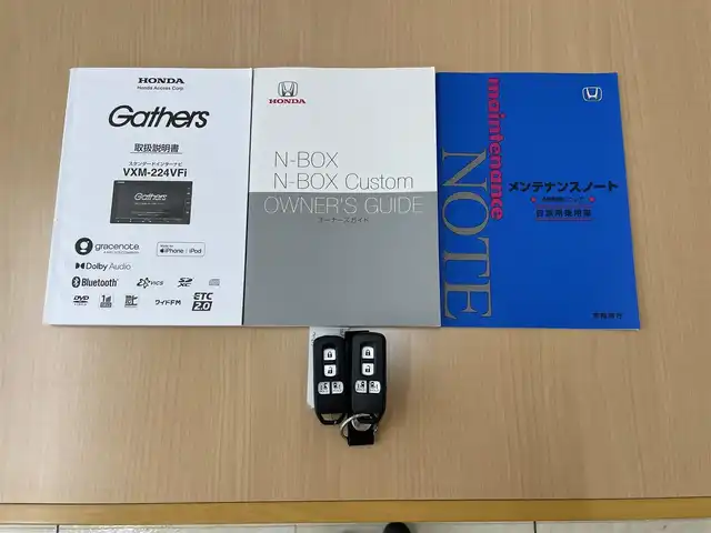 ホンダ Ｎ ＢＯＸ カスタム L ターボ 愛知県 2022(令4)年 2.6万km プラチナホワイトパール /純正ナビ//バックカメラ//フルセグTV・Bluetooth・CD・DVD・AM・FM・AUX//前後ドライブレコーダー//両側パワースライドドア//前席シートヒーター//ハーフレザーシート//アダプティブクルーズコントロール//電子パーキング//オートブレーキホールド//ETC2.0//オートリトラクトミラー//チップアップ＆ダイブダウン機構付スライドリアシート//革巻きステアリング//ステアリングスイッチ//パドルシフト//パーキングセンサーシステム//コンビニフック付きシートバックテーブル//純正フロアマット//保証書・取扱説明書・スペアキー有//ホンダセンシング/・衝突軽減ブレーキ/・誤発進抑制機能/・歩行者事故低減ステアリング/・路外逸脱抑制機能/・車線維持支援システム/・先行車発進お知らせ機能/・標識認識機能/・後方誤発進抑制機能