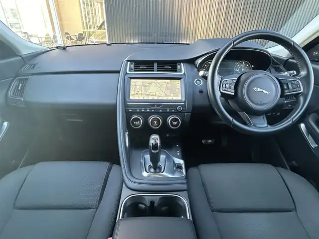 ジャガー Ｅペース 福岡県 2018(平30)年 4.7万km 黒 アダプティブクルーズコントロール/レーンキープアシスト/ブラインドスポットモニター/純正ナビ/Bluetooth/全方位カメラ　/ステアリングスイッチ/オートライト　/リアフォグランプ　/オートワイパー　/走行モード　/純正１７インチアルミホイール/ETC/保証書/スペアキー×1