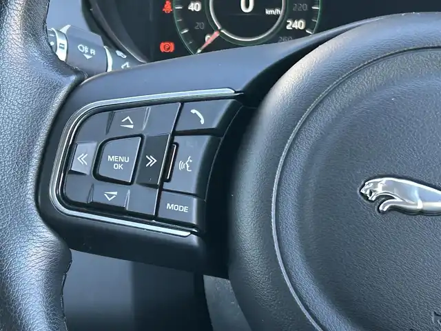 ジャガー Ｅペース 福岡県 2018(平30)年 4.7万km 黒 アダプティブクルーズコントロール/レーンキープアシスト/ブラインドスポットモニター/純正ナビ/Bluetooth/全方位カメラ　/ステアリングスイッチ/オートライト　/リアフォグランプ　/オートワイパー　/走行モード　/純正１７インチアルミホイール/ETC/保証書/スペアキー×1
