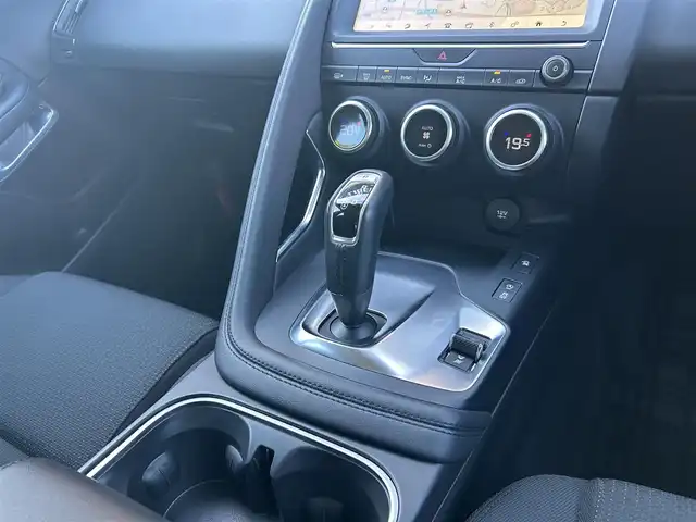 ジャガー Ｅペース 福岡県 2018(平30)年 4.7万km 黒 アダプティブクルーズコントロール/レーンキープアシスト/ブラインドスポットモニター/純正ナビ/Bluetooth/全方位カメラ　/ステアリングスイッチ/オートライト　/リアフォグランプ　/オートワイパー　/走行モード　/純正１７インチアルミホイール/ETC/保証書/スペアキー×1