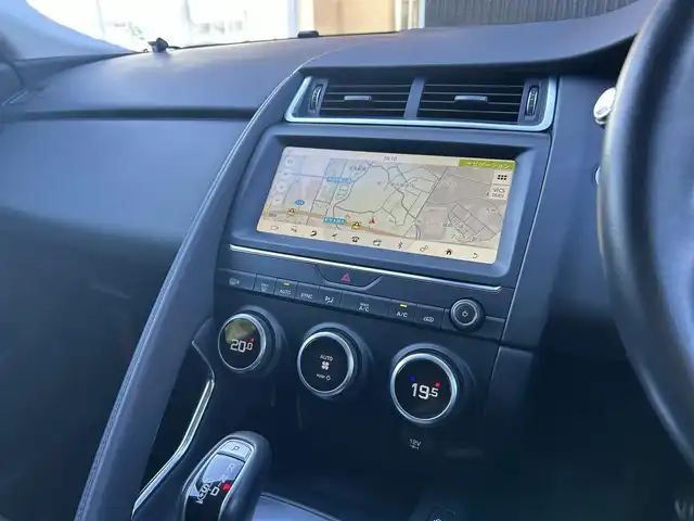 ジャガー Ｅペース 福岡県 2018(平30)年 4.7万km 黒 アダプティブクルーズコントロール/レーンキープアシスト/ブラインドスポットモニター/純正ナビ/Bluetooth/全方位カメラ　/ステアリングスイッチ/オートライト　/リアフォグランプ　/オートワイパー　/走行モード　/純正１７インチアルミホイール/ETC/保証書/スペアキー×1