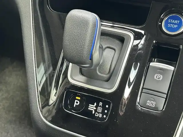 日産 セレナ e－パワー ハイウェイスター V 静岡県 2020(令2)年 5.1万km ダークメタルグレー ワンオーナー/プロパイロット/ハンズフリー両側パワースライドドア/純正アルパイン11インチナビ/(フルセグTV/CD/DVD/SD/Bluetooth)/アラウンドビューモニター/インテリジェントルームミラー/・純正オプショントリコットコンビシート/・全方位運転支援システム/・インテリジェントエマージェンシーブレーキ/・踏み間違い衝突防止アシスト/・車線逸脱防止支援システム/・車線逸脱警報/・前方衝突予測警報/・後側方車両検知警報/・後退時車両検知警報/ブラインドスポットモニター/純正１５インチアルミホイール/LEDヘッドライト/プッシュスタート/スマートキー×２/ETC/新車時保証書/取扱説明書