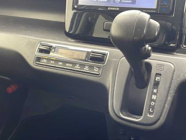 スズキ ワゴンＲ HYBRID FX 沖縄県 2018(平30)年 7.4万km ピュアホワイトP 社外ナビ　MDV-D407BTW/（TV　Ｂｌｕｅｔｏｏｔｈ　ＣＤ　ＤＶＤ　FM　AM）/デュアルブレーキカメラサポート/プッシュスタート/スマートキー/アイドリングストップ/レーンキープアシスト/電動格納ミラーオートライト/フロアマット