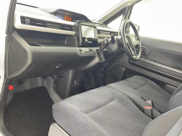 スズキ ワゴンＲ HYBRID FX 沖縄県 2018(平30)年 7.4万km ピュアホワイトP 社外ナビ　MDV-D407BTW/（TV　Ｂｌｕｅｔｏｏｔｈ　ＣＤ　ＤＶＤ　FM　AM）/デュアルブレーキカメラサポート/プッシュスタート/スマートキー/アイドリングストップ/レーンキープアシスト/電動格納ミラーオートライト/フロアマット