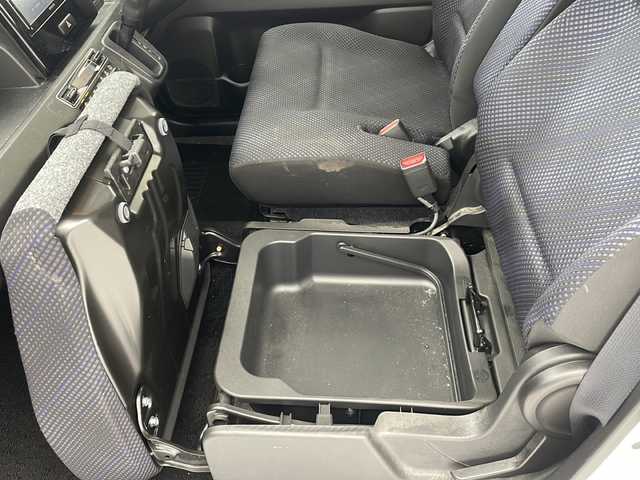 スズキ ワゴンＲ HYBRID FX 沖縄県 2018(平30)年 7.4万km ピュアホワイトP 社外ナビ　MDV-D407BTW/（TV　Ｂｌｕｅｔｏｏｔｈ　ＣＤ　ＤＶＤ　FM　AM）/デュアルブレーキカメラサポート/プッシュスタート/スマートキー/アイドリングストップ/レーンキープアシスト/電動格納ミラーオートライト/フロアマット