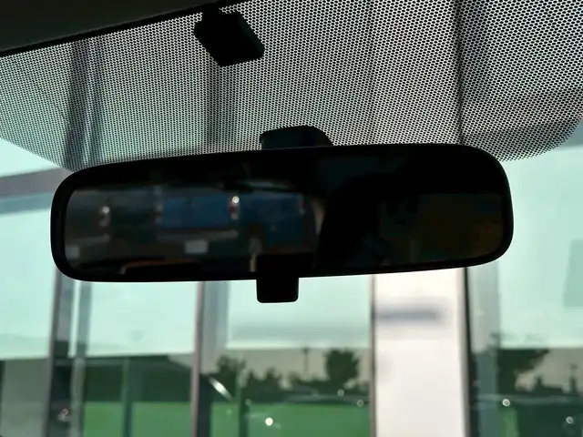 トヨタ アクア G 和歌山県 2015(平27)年 8.5万km クールソーダメタリック 純正7インチナビ/フルセグTV/Bluetooth/CD/DVD/SD/バックカメラ/ETC/クルーズコントロール/革巻きステアリング/ステアリングスイッチ/HIDヘッドライト/フォグランプ/オートライト/ヘッドライトレベライザー/フルオートエアコン/電動格納ミラー/コーナーポール/プッシュスタート/スマートキー/スペアキー