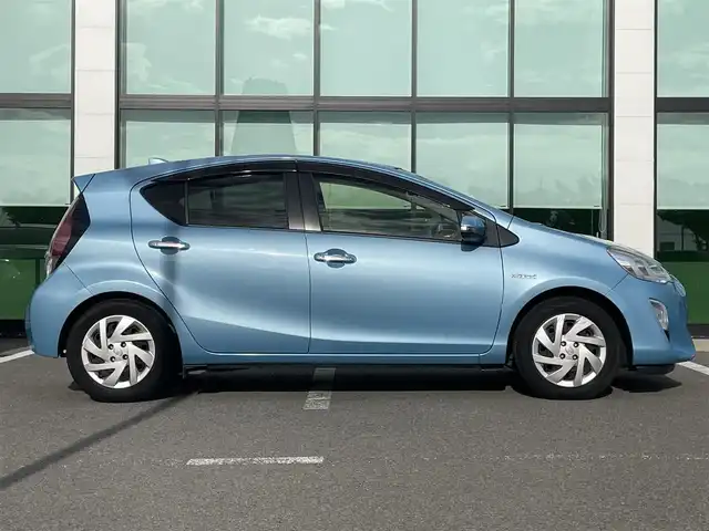 トヨタ アクア G 和歌山県 2015(平27)年 8.5万km クールソーダメタリック 純正7インチナビ/フルセグTV/Bluetooth/CD/DVD/SD/バックカメラ/ETC/クルーズコントロール/革巻きステアリング/ステアリングスイッチ/HIDヘッドライト/フォグランプ/オートライト/ヘッドライトレベライザー/フルオートエアコン/電動格納ミラー/コーナーポール/プッシュスタート/スマートキー/スペアキー