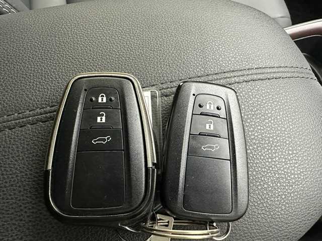 トヨタ ＲＡＶ４ G Zパッケージ 兵庫県 2021(令3)年 2.4万km パール 純正9インチナビ/フルセグ CD DVD BT MSV HDMI/バックカメラ/ビルトインETC/パワーバックドア/TRDエアロ/レーダークルーズコントロール/プリクラッシュセーフティー/LTA/BSM/PKSB/RCTA/RSA/クリアランスソナー/デジタルインナーミラー/レザーシート/シートヒーター/パワーシート/LEDヘッドライト/LEDフォグライト/オートライト/オートハイビーム/ステアリングヒーター/電子パーキング/HOLD/スマートキー