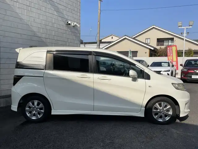 ホンダ フリード スパイク G エアロ 大分県 2011(平23)年 5.6万km プレミアムホワイトパール ワンオーナー/純正HDDナビ VXH-112VJ/　　【ワンセグ/DVD】/純正15インチアルミホイール/HIDヘッドライト/オートライト/チルトステアリング/リアプライバシーガラス/ドアバイザー/フロアマット/電動格納ミラー/Wエアバッグ/ABS/キーレス×2/保証書/車両取説/ナビ取説