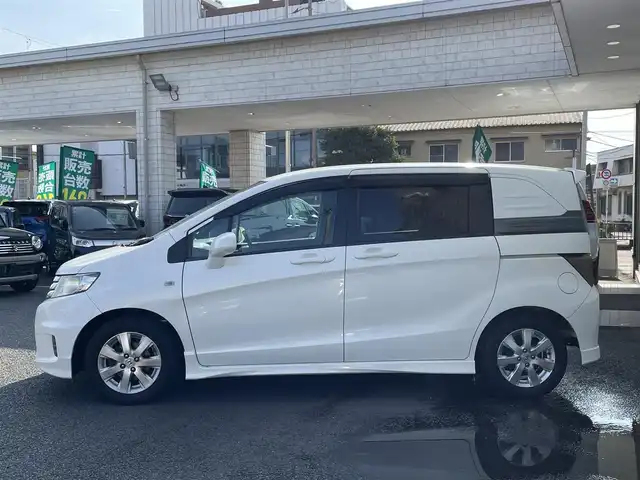 ホンダ フリード スパイク G エアロ 大分県 2011(平23)年 5.6万km プレミアムホワイトパール ワンオーナー/純正HDDナビ VXH-112VJ/　　【ワンセグ/DVD】/純正15インチアルミホイール/HIDヘッドライト/オートライト/チルトステアリング/リアプライバシーガラス/ドアバイザー/フロアマット/電動格納ミラー/Wエアバッグ/ABS/キーレス×2/保証書/車両取説/ナビ取説