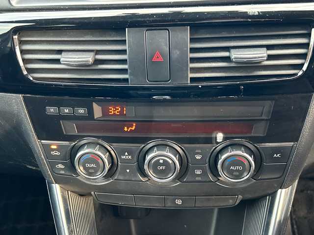 マツダ ＣＸ－５ XD 埼玉県 2013(平25)年 13.4万km ジェットブラックマイカ ・社外ナビBT、フルセグTV、/・バックカメラ/・プッシュスタート/・ETC/・空気圧センサー/・トラクションコントロール/・アイドリングストップ/・純正フロアマット/・ステアリングスイッチ/【メーカーオプション】/・ディスチャージパッケージ/ディスチャージパッケージの内容/ディスチャージヘッドランプ（ハイ／ロービーム：オートレベリング［光軸調整］機構付／バイキセノン）＋アダプティブ・フロントライティング・システム＋オートライトシステム＋レインセンサーワイパ―（フロント）感度調整式