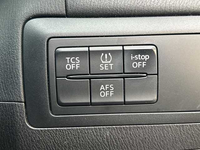 マツダ ＣＸ－５ XD 埼玉県 2013(平25)年 13.4万km ジェットブラックマイカ ・社外ナビBT、フルセグTV、/・バックカメラ/・プッシュスタート/・ETC/・空気圧センサー/・トラクションコントロール/・アイドリングストップ/・純正フロアマット/・ステアリングスイッチ/【メーカーオプション】/・ディスチャージパッケージ/ディスチャージパッケージの内容/ディスチャージヘッドランプ（ハイ／ロービーム：オートレベリング［光軸調整］機構付／バイキセノン）＋アダプティブ・フロントライティング・システム＋オートライトシステム＋レインセンサーワイパ―（フロント）感度調整式