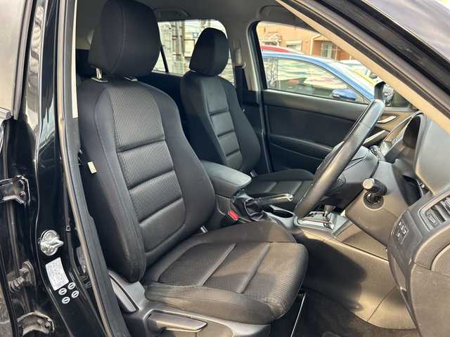 マツダ ＣＸ－５ XD 埼玉県 2013(平25)年 13.4万km ジェットブラックマイカ ・社外ナビBT、フルセグTV、/・バックカメラ/・プッシュスタート/・ETC/・空気圧センサー/・トラクションコントロール/・アイドリングストップ/・純正フロアマット/・ステアリングスイッチ/【メーカーオプション】/・ディスチャージパッケージ/ディスチャージパッケージの内容/ディスチャージヘッドランプ（ハイ／ロービーム：オートレベリング［光軸調整］機構付／バイキセノン）＋アダプティブ・フロントライティング・システム＋オートライトシステム＋レインセンサーワイパ―（フロント）感度調整式