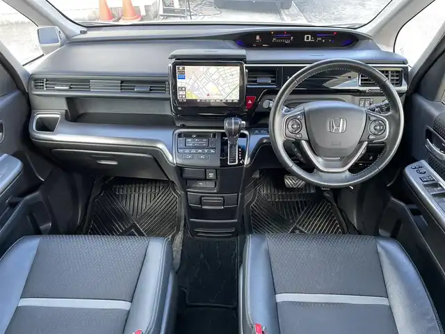 ホンダ ステップワゴン 東京都 2019(令1)年 10.4万km プラチナホワイトパール ユーザー買取車/社外ナビ【パナソニック　ストラーダ】/・AM/FM/SD/BT/TV/両側パワスラ/ホンダセンシング/・ACC（アダプティブクルーズコントロール）/・CMBS（追突軽減ブレーキ）/・LKAS（車線維持支援システム）/・誤発進抑制機能/・路外逸脱抑制機能/・先行車発信お知らせ機能/・標識認識機能/シートヒーター/パドルシフト/ビルトインＥＴＣ/ＥＣＯＮ/トリプルゾーンコントロール・フルオートエアコン/LEDヘッドライト（オートレベリング/オートライトコントロール機能）/スポーツペダル/純正フロアマット/ドアバイザー/プッシュスタート