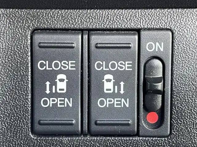 ホンダ ステップワゴン 東京都 2019(令1)年 10.4万km プラチナホワイトパール ユーザー買取車/社外ナビ【パナソニック　ストラーダ】/・AM/FM/SD/BT/TV/両側パワスラ/ホンダセンシング/・ACC（アダプティブクルーズコントロール）/・CMBS（追突軽減ブレーキ）/・LKAS（車線維持支援システム）/・誤発進抑制機能/・路外逸脱抑制機能/・先行車発信お知らせ機能/・標識認識機能/シートヒーター/パドルシフト/ビルトインＥＴＣ/ＥＣＯＮ/トリプルゾーンコントロール・フルオートエアコン/LEDヘッドライト（オートレベリング/オートライトコントロール機能）/スポーツペダル/純正フロアマット/ドアバイザー/プッシュスタート