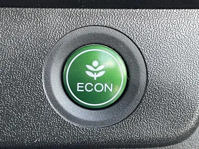 ホンダ ステップワゴン 東京都 2019(令1)年 10.4万km プラチナホワイトパール ユーザー買取車/社外ナビ【パナソニック　ストラーダ】/・AM/FM/SD/BT/TV/両側パワスラ/ホンダセンシング/・ACC（アダプティブクルーズコントロール）/・CMBS（追突軽減ブレーキ）/・LKAS（車線維持支援システム）/・誤発進抑制機能/・路外逸脱抑制機能/・先行車発信お知らせ機能/・標識認識機能/シートヒーター/パドルシフト/ビルトインＥＴＣ/ＥＣＯＮ/トリプルゾーンコントロール・フルオートエアコン/LEDヘッドライト（オートレベリング/オートライトコントロール機能）/スポーツペダル/純正フロアマット/ドアバイザー/プッシュスタート