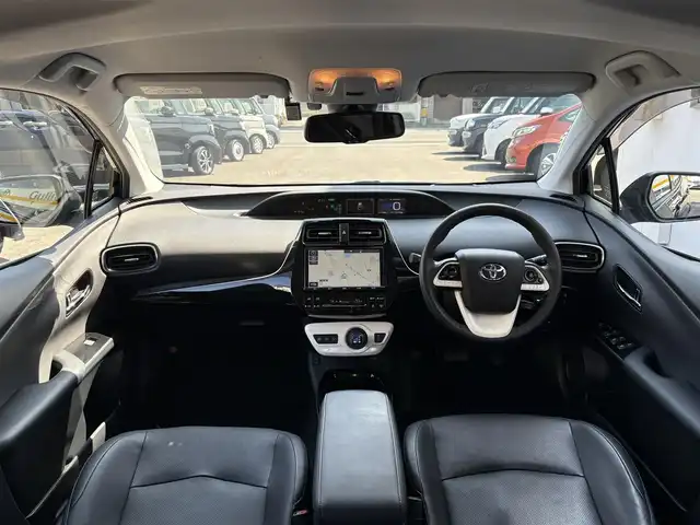 トヨタ プリウス A プレミアム 三重県 2017(平29)年 3.2万km アティチュードブラックマイカ ♪ワンオーナー♪/トヨタセーフティセンス　/純正9インチナビ　/　・フルセグTV/　・ Bluetooth/　・DVD再生/　・録音/バックガイドカメラ/フロントカメラ/ブラックレザーシート/レーダークルーズコントロール/ブラインドスポットモニター/ヘッドアップディスプレイ/クリアランスソナー/アドバンスドパーク/オートハイビーム/スマートキー2本/プッシュスタート/LED(ヘッドライト・フォグライト)/D・N席シートヒーター/D席パワーシート/ドライブレコーダー/オートリラクタブルミラー/ターンミラー/ビルトインETC/ステアリングスイッチ/横滑り防止機能