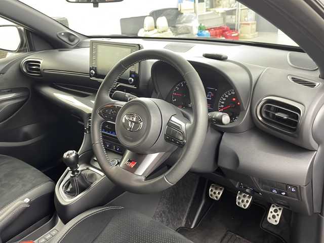トヨタ ＧＲヤリス RZ ハイパフォーマンス 道央・札幌 2023(令5)年 1.6万km プレシャスブラックパール ・４WD　/  ターボ/・ICウォータースプレー/・純正ディスプレイオーディオ　/・ナビ　/Miracast/・JBLサウンド/・バックカメラ/.ハーフレザーシート/シートヒーター/・ステアリングヒーター/ミラーヒーター/・純正18アルミ/・ビルトインETC/・iMT