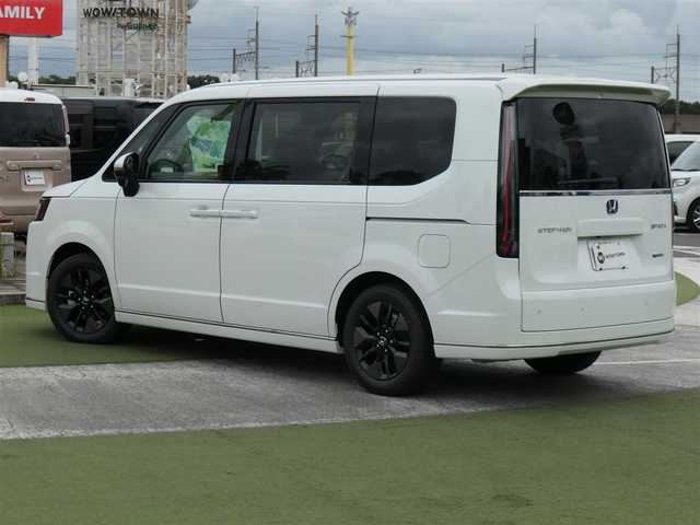 ホンダ ステップワゴン スパーダ eHEV 千葉県 2025(令7)年 0.1万km未満 プラチナホワイトパール スパーダ　e:HEV　4CJ4AP3　11.4インチナビHonda CONNECTナビ LXM-247VFLi(317900円)/ホンダセンシング/・衝突軽減ブレーキ（CMBS）/・車線維持支援システム（LKAS）/・アダプティブクルーズコントロール（ACC）/・後方誤発進抑制機能/・誤発進抑制機能/パワーバックドア/両側パワースライドドア/ホンダコネクトナビ/地デジTV/【DVD/CD再生機能　Bluetooth接続】/バックカメラ/革巻きステアリング/パドルシフト/ハーフレザーシート/前席シートヒーター/LEDヘッドライト/フォグライト/ウインカーミラー/コーナーセンサー/純正16インチアルミホイル/サイド/カーテンエアバッグ/Honda スマートキー