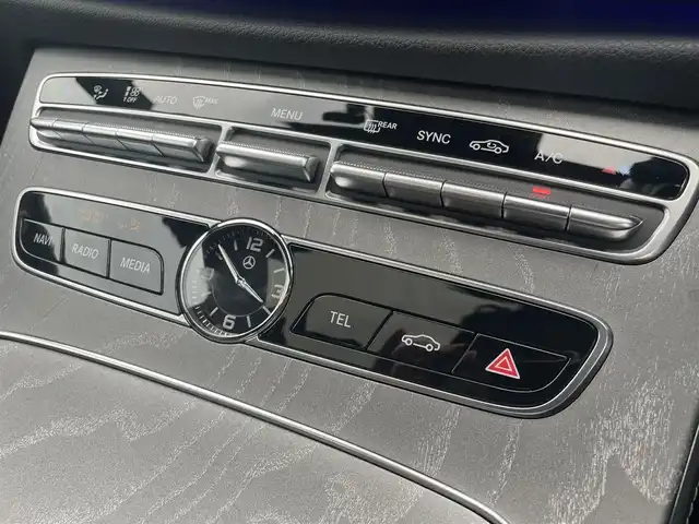 メルセデス・ベンツ ＣＬＳ２２０ｄ スポーツ エクスクルーシブPKG 東京都 2019(平31)年 4.5万km 赤 純正ナビ/革シート/サンルーフ/全方位カメラ/ETC2.0/apple car play/android audio/シートヒーター/エアコン/アダプティブクルーズコントロール/LEDヘッドライト/フルセグTV/電動格納ミラー/Bluetooth接続