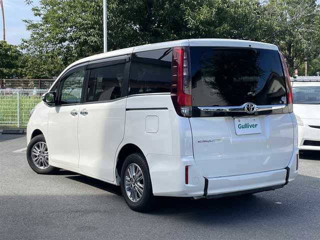 トヨタ エスクァイア Xi 静岡県 2016(平28)年 7.6万km ホワイトパールクリスタルシャイン １オーナー　/福祉車両　/衝突軽減Ｂ　/ＬＫＡ　/純正ナビ　/地デジ　/Ｂカメラ　/両側パワスラ　/ＬＥＤライト　/オートハイビーム　　/フォグランプ　/ＥＴＣ　/純正１５インチＡＷ　/スマートキー　/スペアキー　　/保証書　/取説