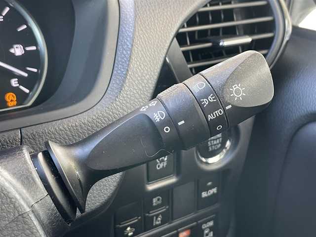 トヨタ エスクァイア Xi 静岡県 2016(平28)年 7.6万km ホワイトパールクリスタルシャイン １オーナー　/福祉車両　/衝突軽減Ｂ　/ＬＫＡ　/純正ナビ　/地デジ　/Ｂカメラ　/両側パワスラ　/ＬＥＤライト　/オートハイビーム　　/フォグランプ　/ＥＴＣ　/純正１５インチＡＷ　/スマートキー　/スペアキー　　/保証書　/取説