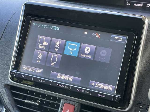 トヨタ エスクァイア Xi 静岡県 2016(平28)年 7.6万km ホワイトパールクリスタルシャイン １オーナー　/福祉車両　/衝突軽減Ｂ　/ＬＫＡ　/純正ナビ　/地デジ　/Ｂカメラ　/両側パワスラ　/ＬＥＤライト　/オートハイビーム　　/フォグランプ　/ＥＴＣ　/純正１５インチＡＷ　/スマートキー　/スペアキー　　/保証書　/取説