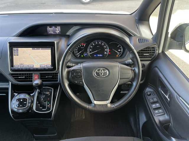 トヨタ エスクァイア Xi 静岡県 2016(平28)年 7.6万km ホワイトパールクリスタルシャイン １オーナー　/福祉車両　/衝突軽減Ｂ　/ＬＫＡ　/純正ナビ　/地デジ　/Ｂカメラ　/両側パワスラ　/ＬＥＤライト　/オートハイビーム　　/フォグランプ　/ＥＴＣ　/純正１５インチＡＷ　/スマートキー　/スペアキー　　/保証書　/取説