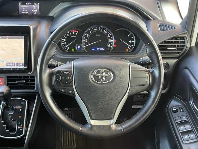 トヨタ エスクァイア Xi 静岡県 2016(平28)年 7.6万km ホワイトパールクリスタルシャイン １オーナー　/福祉車両　/衝突軽減Ｂ　/ＬＫＡ　/純正ナビ　/地デジ　/Ｂカメラ　/両側パワスラ　/ＬＥＤライト　/オートハイビーム　　/フォグランプ　/ＥＴＣ　/純正１５インチＡＷ　/スマートキー　/スペアキー　　/保証書　/取説