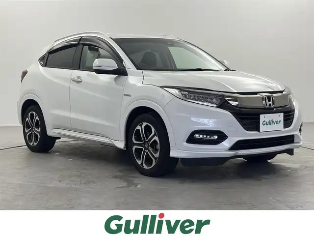 ホンダ ヴェゼル ハイブリッド Z ホンダセンシング 福井県 2019(令1)年 5万km プラチナホワイトパール 純正メモリナビ【VXM-195VFEi】/CD/DVD/フルセグTV/Bluetooth/USB/AM/FM/バックカメラ /Honda SENSING/・衝突軽減ブレーキ (CMBS)/・路外逸脱抑制機能/・歩行者事故低減ステアリング/・誤発進抑制機能/・先行車追従機能/・路外逸脱警報/・標識認識機能/アダプティブクルーズコントロール/リバース連動ドアミラー/自動防眩ルームミラー/雨滴検知式フロントワイパー/ハーフレザーシート/シートヒーター /オートライト /LED/フォグランプ/純正ビルトインETC/革巻きステアリング/パドルシフト/ステアリングリモコン/ステアリングチルド機構/ワイパーデアイサー/ルーフレール/純正１７インチアルミ/純正フロアマット